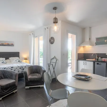1 - Du Soleil Apartment *